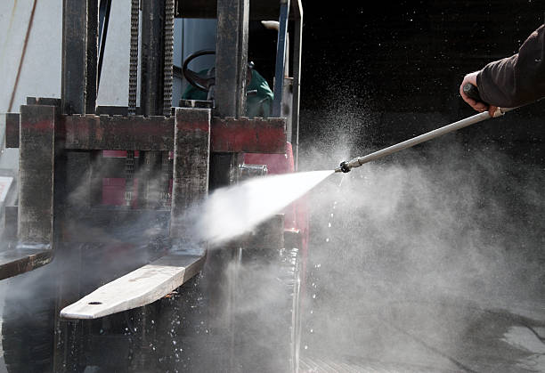 Best Pool Deck Cleaning  in Carmi, IL